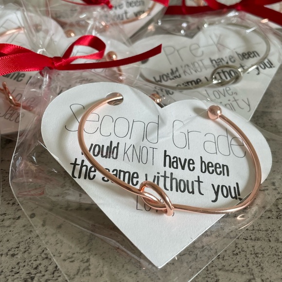 Gorgeous Knot Bracelets - Picture 3 of 4